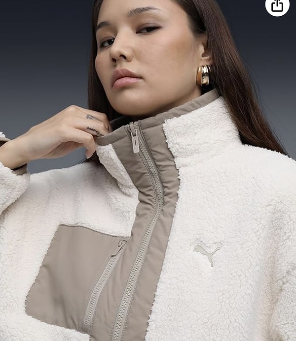 Sherpa kumaş detayıyla, soğuk havalarda ekstra sıcaklık sağlıyor ve dokusuyla hem yumuşak hem konforlu bir giyim deneyimi sunuyor.