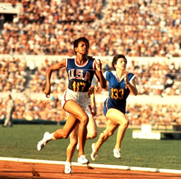 1940 yılında Amerika Birleşik Devletleri’nin Tennessee eyaletinde, yoksul ve kalabalık bir ailenin çocuğu olarak dünyaya gelen Wilma, daha çocuk yaşta ağır sağlık sorunlarıyla karşı karşıya kaldı.