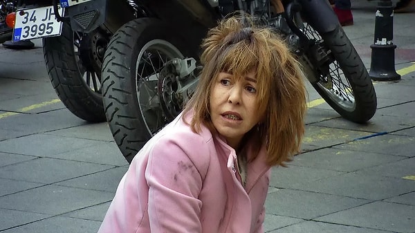 20 sezondur ekrana gelen Arka Sokaklar'ın Nazike'si Nazlı Tosunoğlu, dizi hakkında açıklamalarda bulundu.