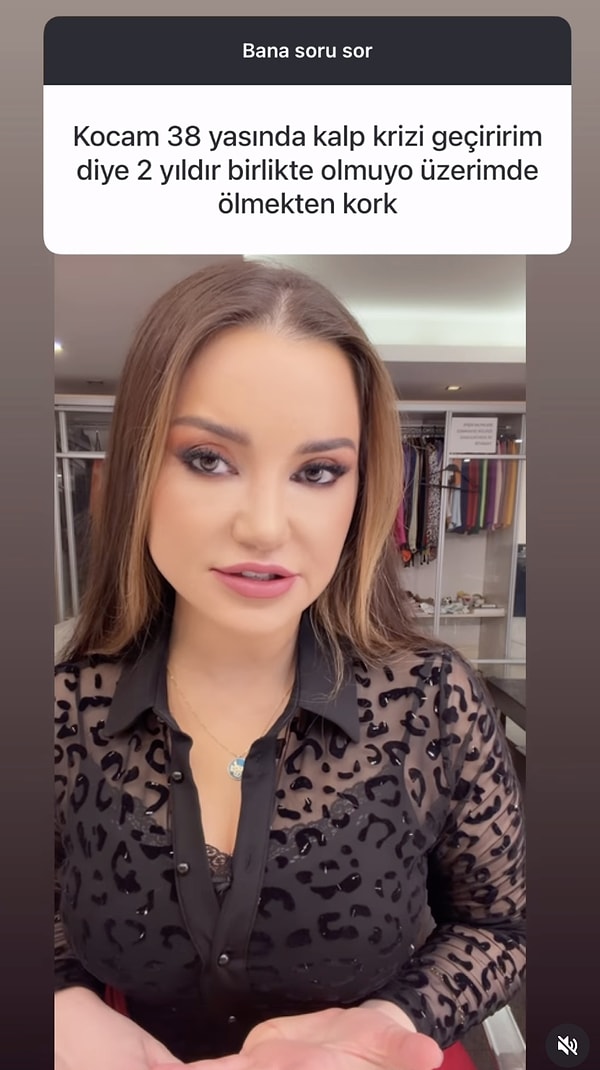 Kalp krizi geçirmekten korkan kocasıyla 2 yıldır cinsellik yaşayamayan kadın, Esra Ezmeci'ye dert yandı.