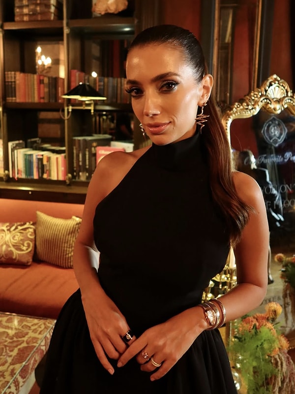 Moda dünyasının dikkat çeken isimlerinden biri olan Rachel Araz, son zamanların en dikkat çekici sosyal medya fenomenlerinden.