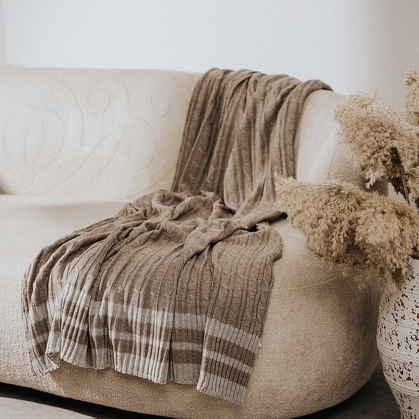 %100 Ege pamuğundan üretilen, hem dekoratif hem fonksiyonel bir parça.