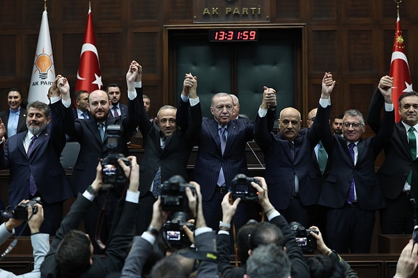 3 milletvekili AKP’ye katıldı