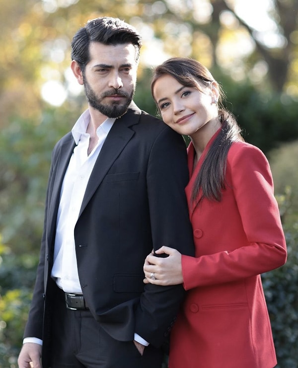 2022 senesinde Kanal 7'de yayınlanmaya başlayan Kan Çiçekleri dizisinde buluşan Yağmur Yüksel ve Barış Baktaş'ın uyumu çok sevilmişti.