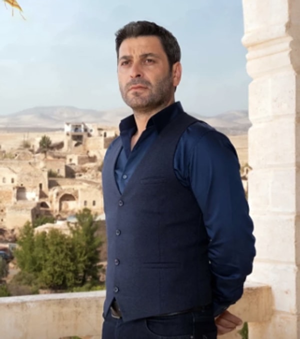 Ozan Akbaba, who reached the pinnacle of his career with "Uzak Şehir", is now making headlines with a new advertising deal.