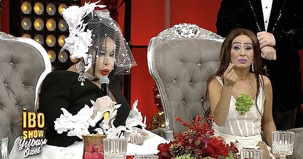 Sunuculuğunu İbrahim Tatlıses’in üstlendiği yılbaşı özelde, arabesk, pop ve klasik müziğin önemli isimleri sahne aldı; Bülent Ersoy, Yıldız Tilbe, Cengiz Kurtoğlu, Asena ve Şafak Sezer gibi ünlüler izleyicilere eğlence dolu anlar yaşattı.