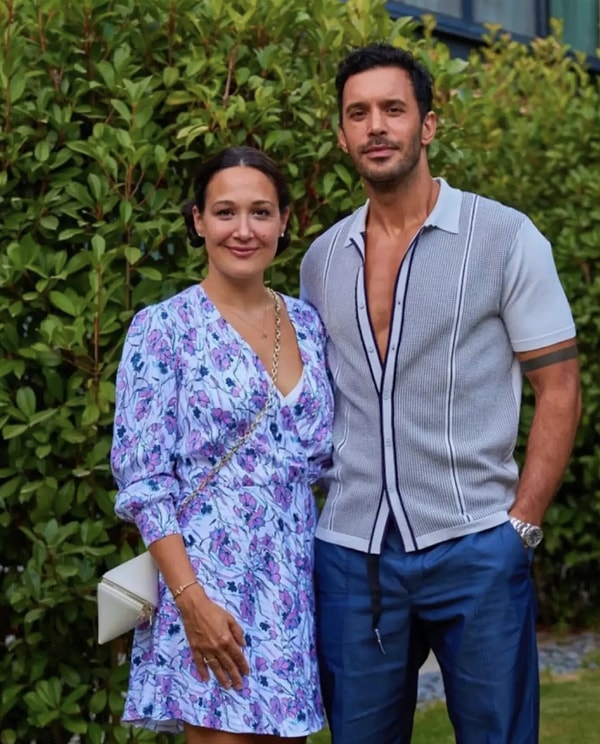 2020 yılında evlenen Gupse Özay - Barış Arduç çifti magazinin en çok konuşulan ünlülerinden.