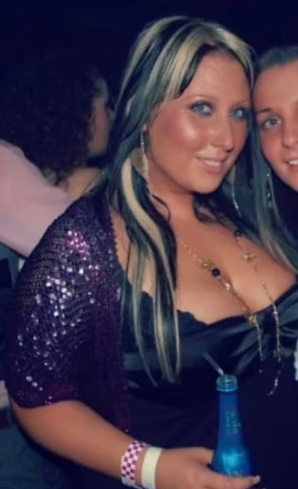 İki çocuk annesi Lynsay Brannan, yıllarca fast food’a dayalı beslenme alışkanlıklarını terk ederek neredeyse vücut ağırlığının yarısını verdi.