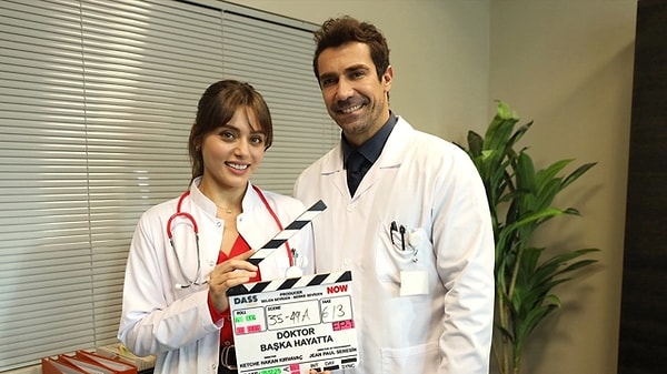 Sıla Türkoğlu ve İbrahim Çelikkol’un başrolündeki dizi popüler bir İtalyan dizisinden uyarlama.