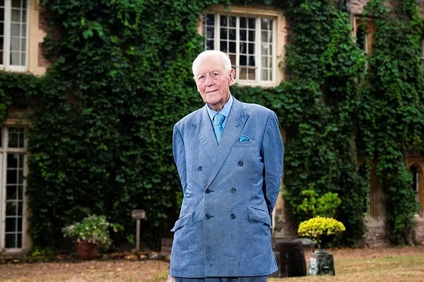 İngiliz aristokrasisinin tanınmış isimlerinden 79 yaşındaki Sir Benjamin Slade, Somerset bölgesindeki devasa malikanesine bir hanımefendi ve soyuna bir varis bulmak için sıra dışı bir yönteme başvurdu.