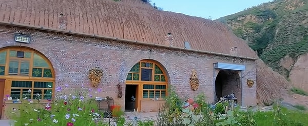 Bugün bu dağ, yalnızca bir coğrafi oluşum olmanın ötesine geçerek içinde yaşamın sürdüğü, üretimin devam ettiği bir komplekse dönüşmüş durumda.