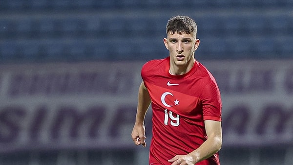 Özbek yıldız Khusanov'un transfer bedeli sebebiyle bu transferden vazgeçen Fenerbahçe gözünü milli yıldıza dikti.