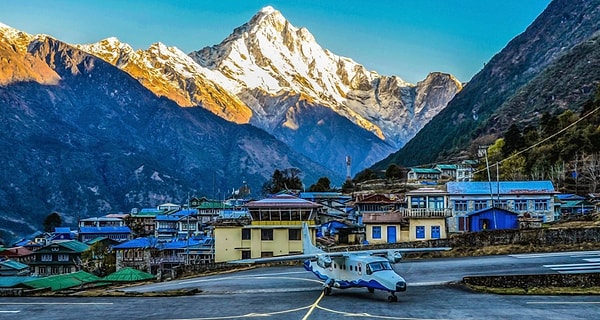 Madem bu kadar tehlikeli o zaman yolcular neden Lukla’yı tercih ediyor?