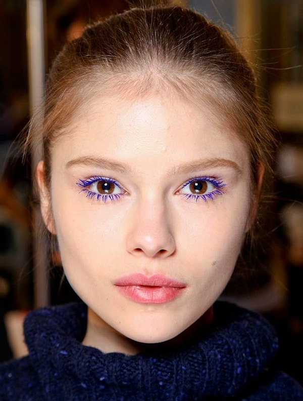 1. Renk cümbüşü kirpikler: Siyah maskaraları rafa kaldırma vakti!