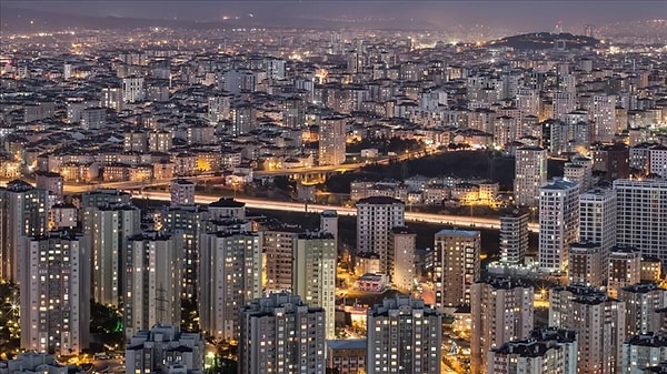 Türkiye Gazetesi’nden Ö. Faruk Bingöl’ün aktardığına göre, Aralık 2025 verileri İstanbul’da kira getirisi en yüksek ilçeleri ortaya koydu. Çalışmada, ilçeler bazında ortalama kira bedelleri ve yıllık kira getirileri detaylı şekilde sıralandı: