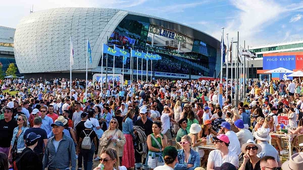 Avustralya halkı sıcak iklimin de etkisiyle keyiflerine ve rahatlarına düşkünler. Bunun da etkisi büyük.