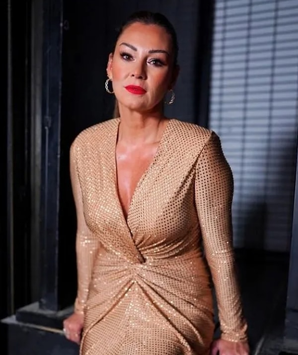 “Çocuklar Duymasın” dizisiyle hafızalara kazınan Pınar Altuğ, son dönemde sosyal medyayı oldukça aktif kullanan isimlerden biri.