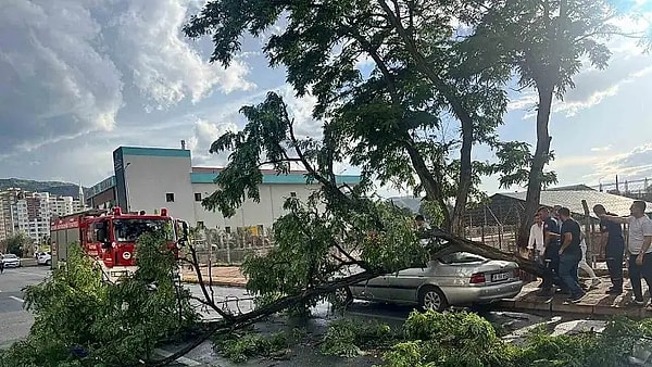 Kayseri'de kuvvetli rüzgar etkisini gösterirken bu kez sarı kodlu uyarı geldi.