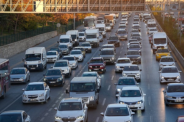 İmar artışının trafik üzerindeki etkisini anlatan Yavaş, araç sayısı ve nüfus karşılaştırması yaptı.