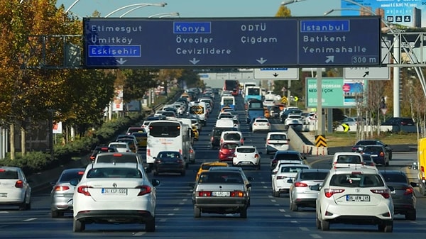 Mansur Yavaş, AVM önlerinin trafiğe neden olduğunu iddia etti.