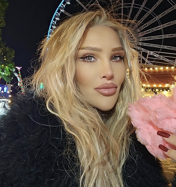 Yine de hayvanlar için yükselttiği sesi ve gündemdeki konulara dair yorumlarıyla sık sık gözleri üzerine çekmeyi başardı.