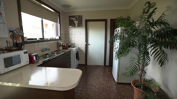 Bugünlerde günlerini bahçesiyle ilgilenerek ve Kanada’ya seyahat etme planları kurarak geçiren Sayner, günümüz konut piyasasındaki zorlukların da farkında.