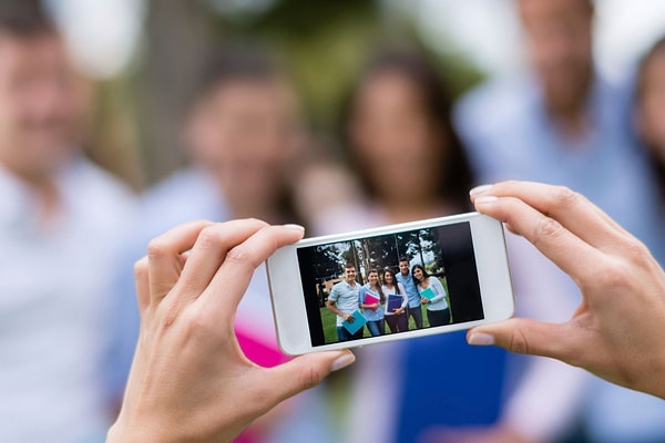 Yargıtay, dijital dünyada kişisel verilerin korunmasına yönelik çok kritik bir karara imza atarak, başkasına ait fotoğrafların sosyal medyada izinsiz paylaşılmasını "kişisel verileri hukuka aykırı ele geçirme ve yayma" suçu kapsamında değerlendirdi.