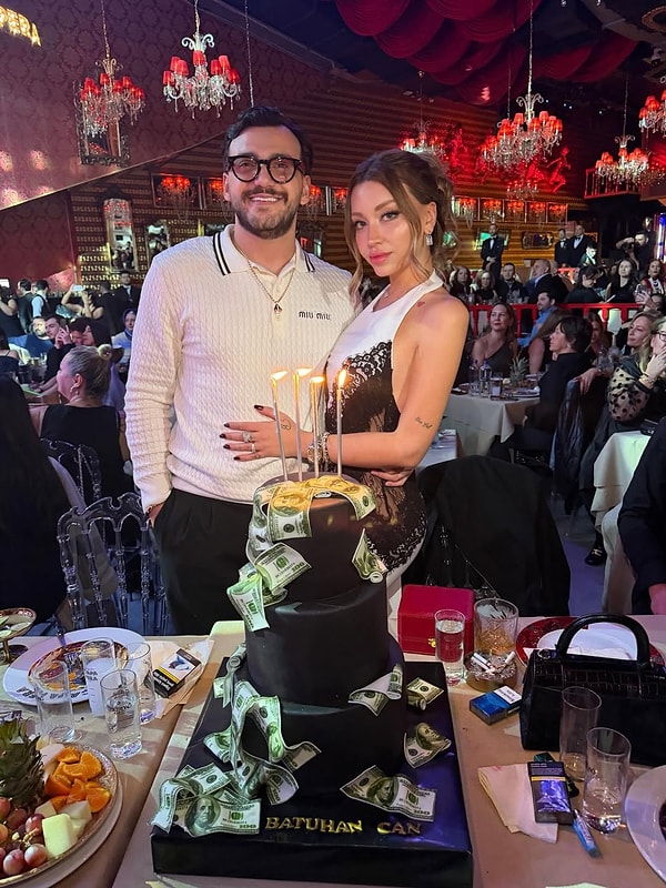 Yaklaşık 2 yıldır et ve tırnak gibi birbirinden ayrılmayan ikili, bu sefer Batu'nun doğum gününden karelerle gündeme oturdu.