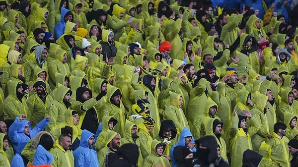 Geçtiğimiz hafta sonu oynanan Galatasaray-Fenerbahçe derbisi konuşulmaya devam ediyor.