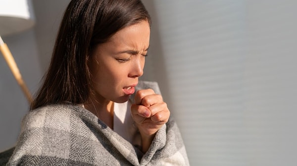 Öksürük, vücudumuzu bakteri ve virüs gibi istenmeyen patojenlerden koruyan bir reflekstir.