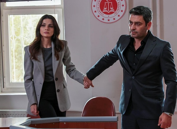 Kanal D'nin reyting rekortmeni dizisi Uzak Şehir, yeni bölümüyle yine sosyal medyaya damga vurdu.