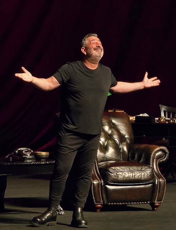 2025'in şubat ayında, çok uzun bir aradan sonra CMXXIV gösterisiyle geri dönen Cem Yılmaz yine gündemin göbeğine oturmuştu.