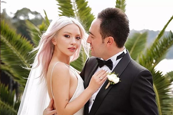 Uzun yıllar boyunca pilot Çağrı Terlemez'le aşk yaşayan Seçkin 2018 yılında çılgın bir evlilik teklifi almış, 2021 yılında da evlenmişti.