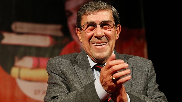 Türk tiyatrosunun duayen isimlerinden Zihni Göktay, çıktığı turne yolunda görünmez bir kaza geçirerek kalça kemiğini kırdı.