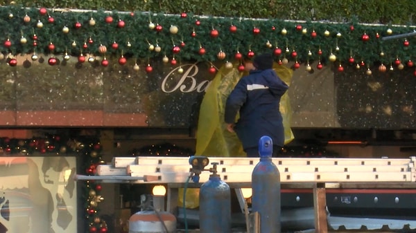 Boğaz hattında bulunan kaçak yapılaşmanın önüne geçmek isteyen ekipler, ilk olarak Bebek Otel’in kaçak bölümlerini yıkmıştı.