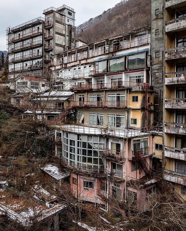 Kinugawa Onsen’deki yapıların kaderi, Japonya’daki mülkiyet sistemiyle doğrudan bağlantılı