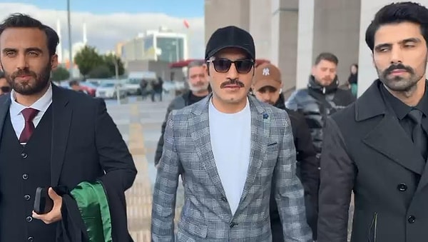 Bayraktar ise, “Elimden gelen her şeyi yaparım, gelmiyorsa yapmam” yanıtını verdi.