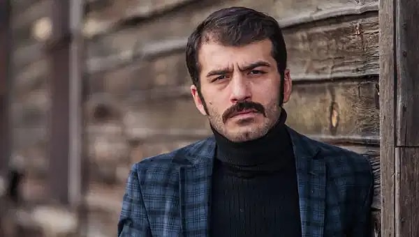 Ezel dizisinde Ramiz Dayı’nın gençliğini canlandıran oyuncu Ufuk Bayraktar'ı mutlaka tanıyorsunuzdur.