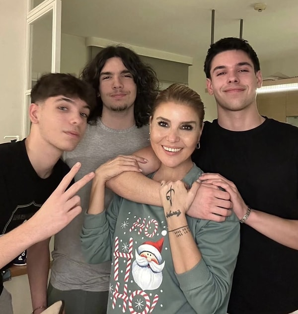 Çift, 8 yıllık evliliklerini 2012 yılında ayırsa da etrafta daha çok görmek istediğimiz o örnek boşanan çiftlerden olmayı başardı.