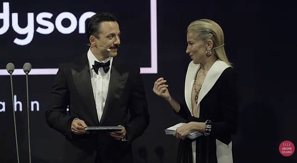 Ülkemizin popüler ödül törenlerinden biri olan ELLE Style Awards bu gece (14 Ocak) gerçekleşti. Ve her zaman olduğu gibi bu sene de ekrana kilitlendik.