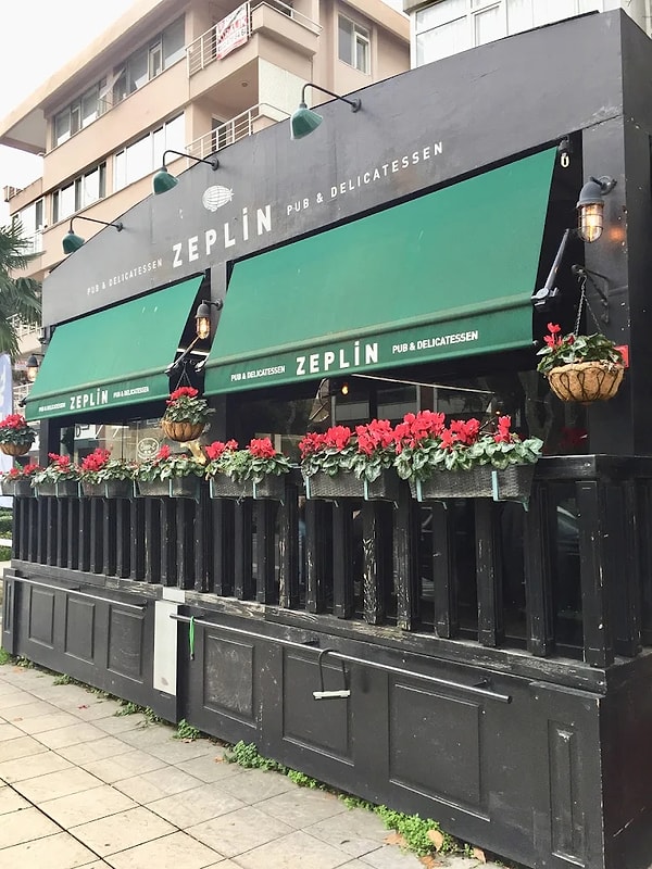 Zeplin Pub & Delicatessen Cadde