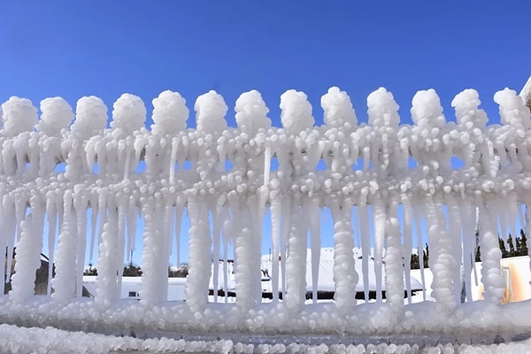 45 derecedeki su, eksi 15 derecedeki havayla karşılaşıyor.