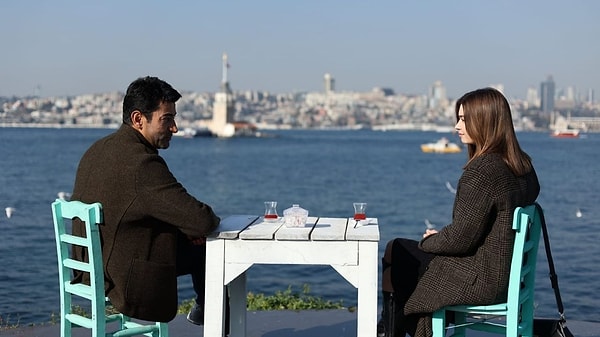 Kenan İmirzalıoğlu ve Afra Saraçoğlu'nun başrolde yer aldığı A.B.İ. son dönemin en yüksek reyting oranıyla açılış yaptı.