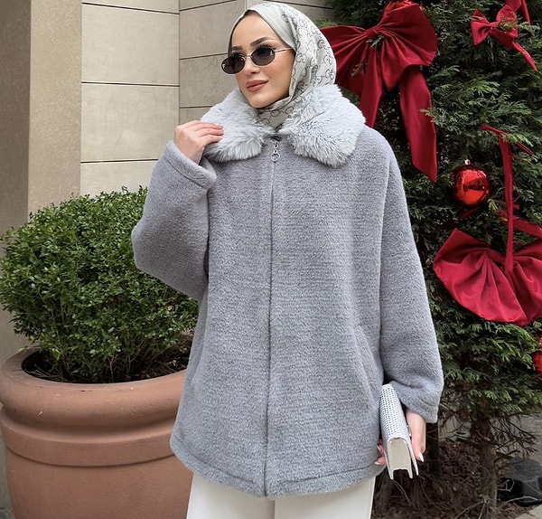 Zarafetin gri tonuyla buluştuğu, yumuşacık dokusuyla sizi sarmalayacak bir tasarım.