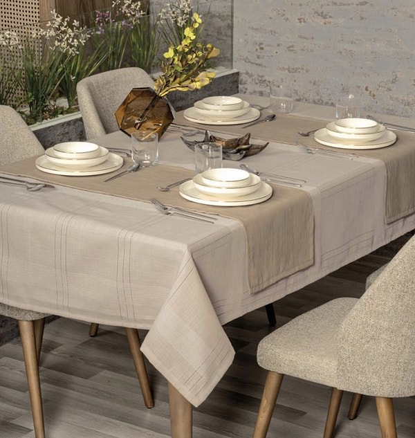 Modern sofraların vazgeçilmezi olan, her tarza hitap eden masa örtüsü modelleri.