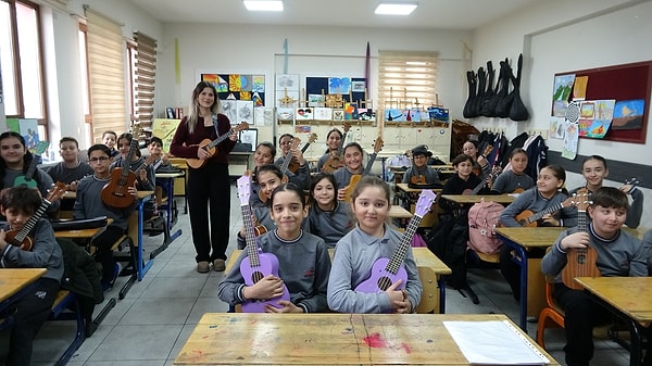 "Dersleri eğlenceli hale getirmeye çalışıyorum."