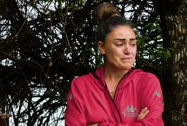 Hatırlarsanız Dilan Çıtak, yarışmanın önceki bölümlerinde hayat hikayesini anlatırken gözyaşlarına boğulmuş ve babası İbrahim Tatlıses’e göndermelerde bulunmuştu.