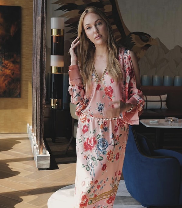 Meryem Uzerli, kariyerinde attığı cesur adımlar ve özel hayatıyla her zaman gündemde kalmayı başaran isimlerden biri.