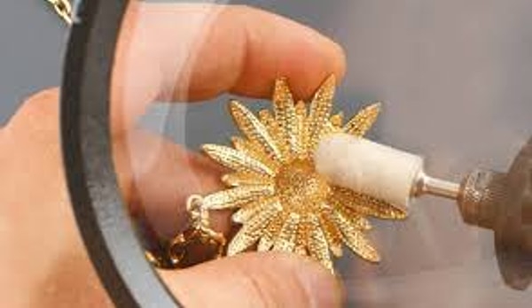 Altın Takıların Daha Uzun Süre Temiz Kalması İçin Bunları Yapın