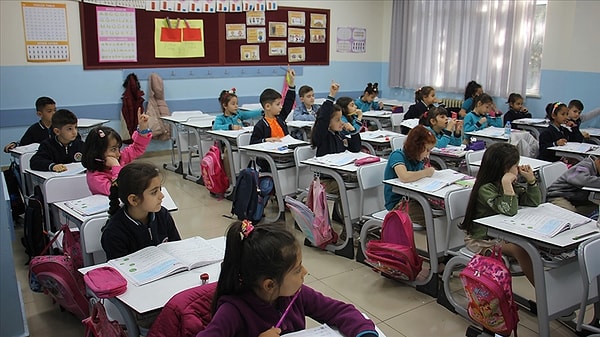 Ara tatil kalkacak mı? Milli Eğitim Bakanı Yusuf Tekin açıkladı.